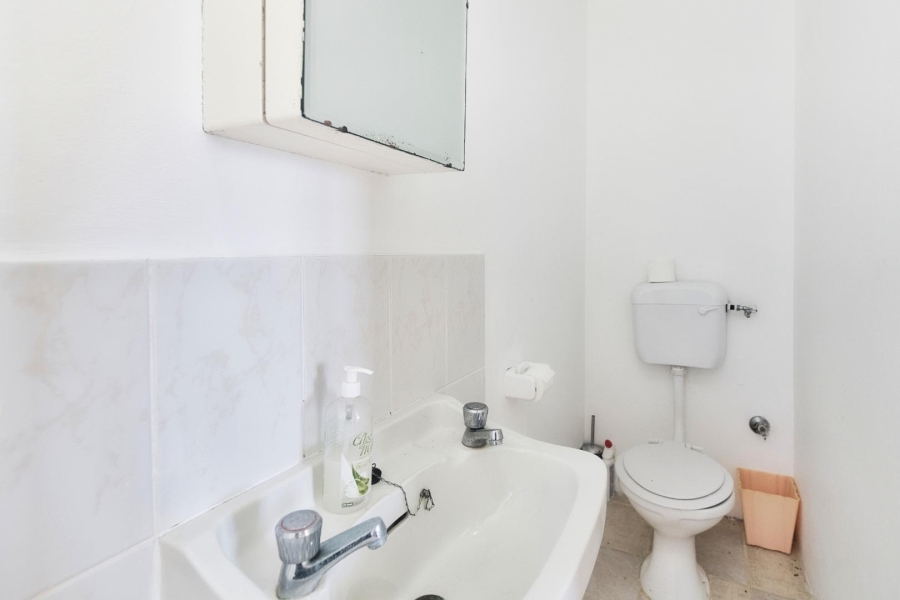 5 Bedroom Property for Sale in De Kelders Western Cape